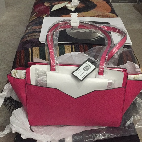 Beautiful Guess bag - Picture 1 of 3